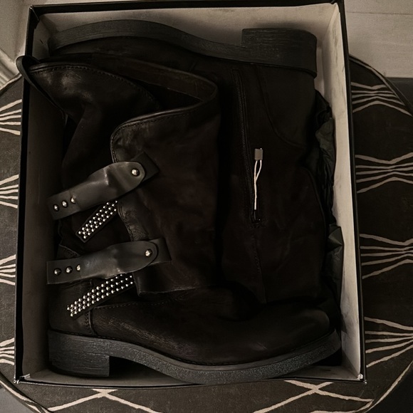 Metisse Italian leather boots with silver stud details - Picture 5 of 8